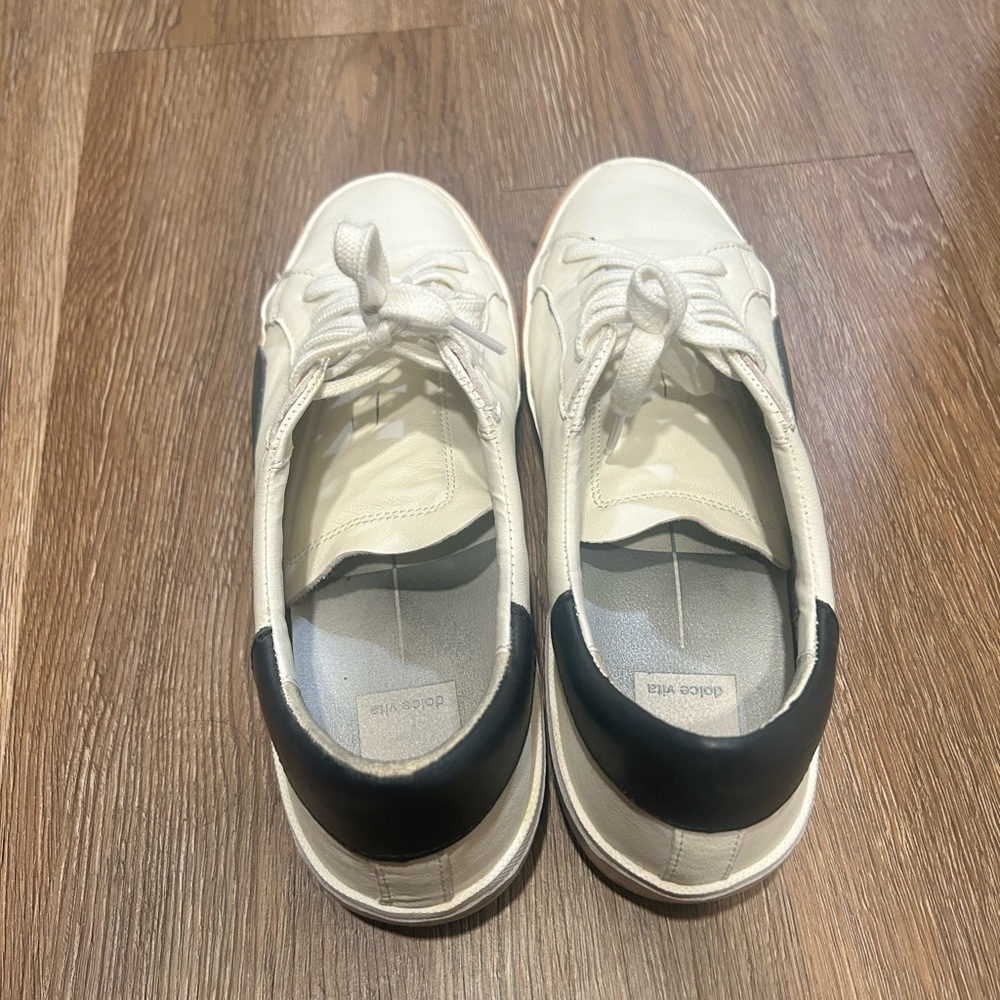 Dolce Vita Zina sneaker size 9. - Picture 3 of 4